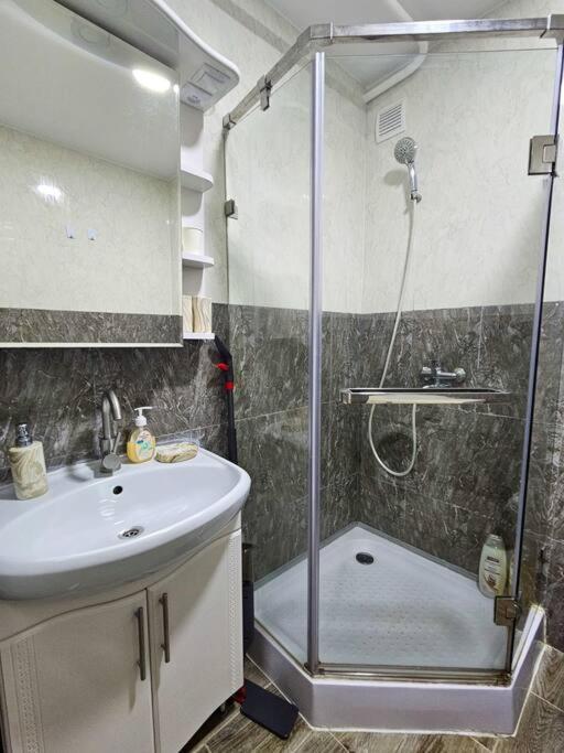 2 Bedroom Central Apartment 키시나우 외부 사진
