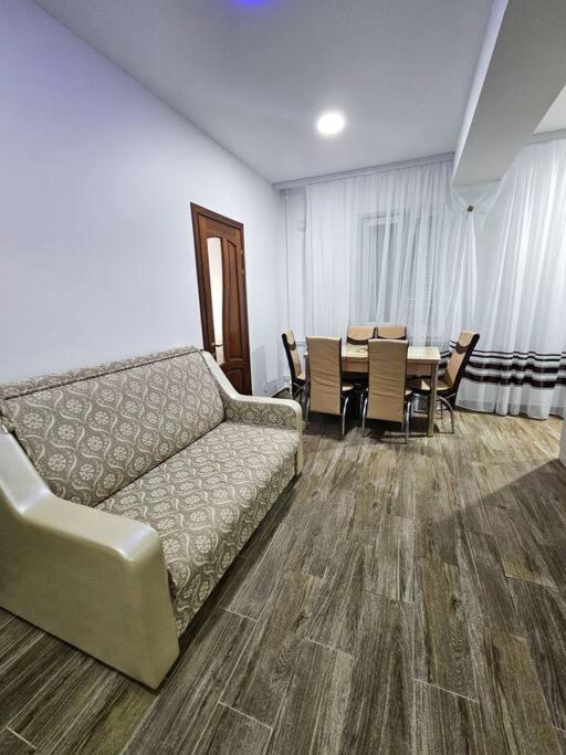 2 Bedroom Central Apartment 키시나우 외부 사진